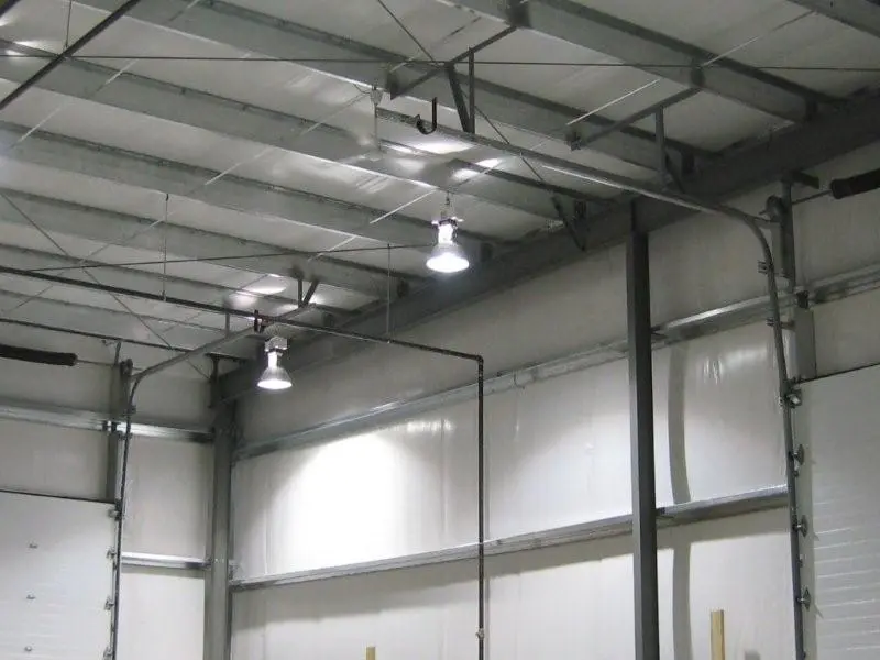 High-bay lighting installation